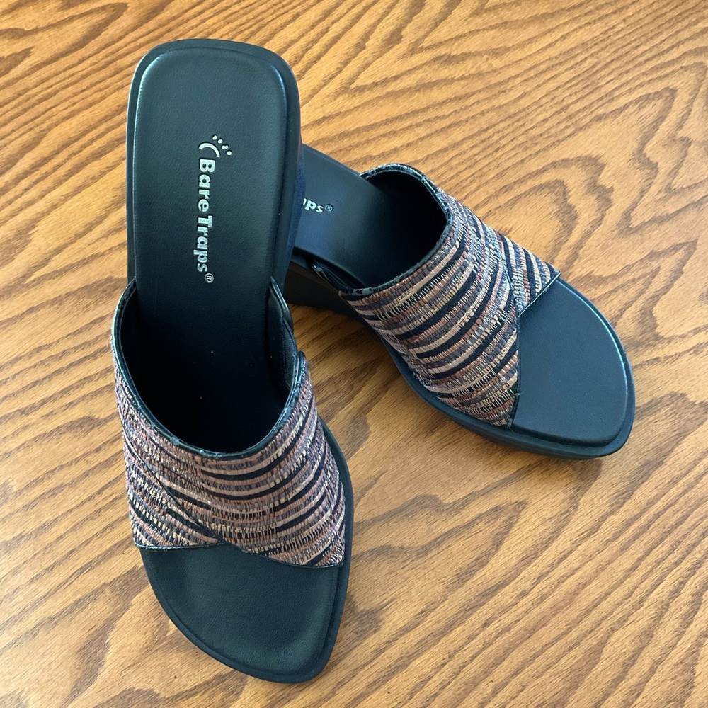 Bare Traps Kailey Multi-Colored Fabric Wide Band Wedge Shoes, Sz 8.5M